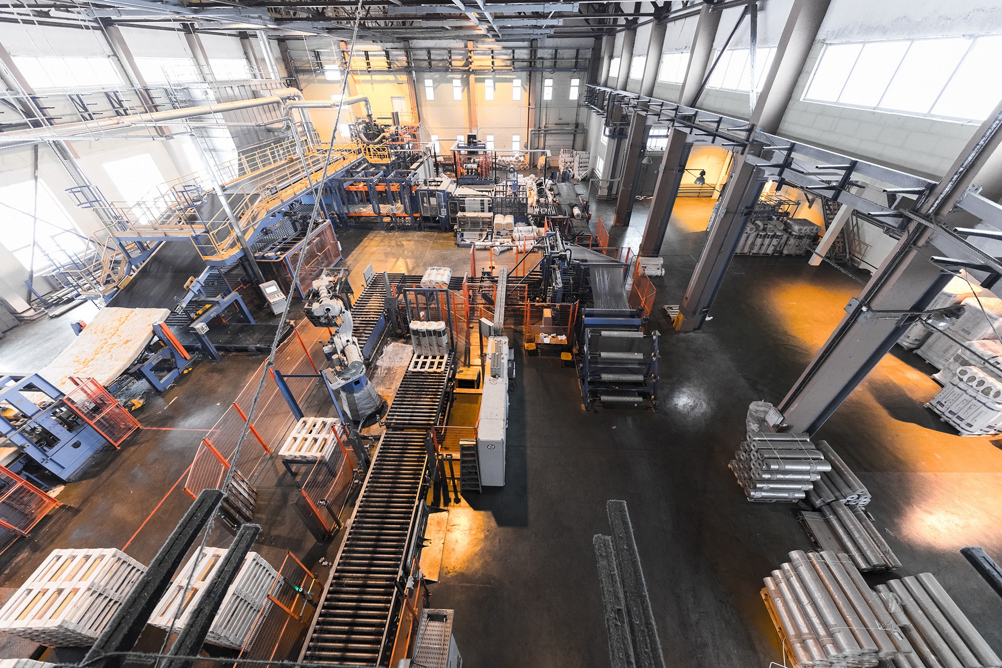 Manufacturing factory, wide-focus lens